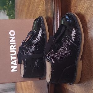 New in box! Naturino Milky black patent leather preppy shoes Toddler size 9.5